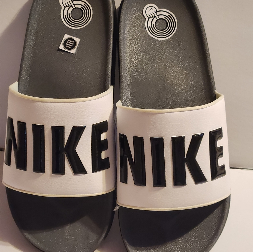 Men's New Nike slide size 15 black and white.